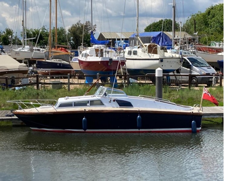 Omega 828 Classic Sports Twin Screw Cruiser with Cummins B series engines